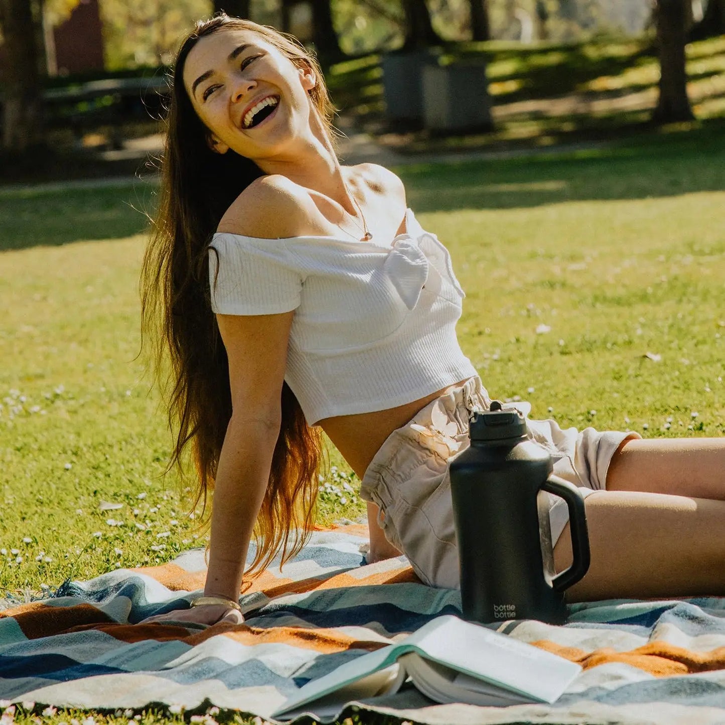 Insulated 64 oz Stainless Steel Water Bottle with Straw, Vacuum-Sealed Lid for Workout & Sports - Black